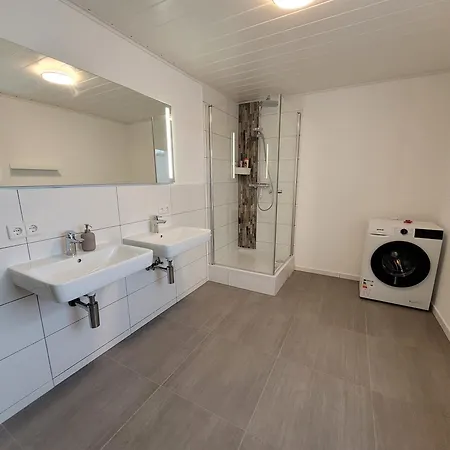 Pausiert Berghof Woerner Schwarzwaldstube Netflix Balkon Apartment