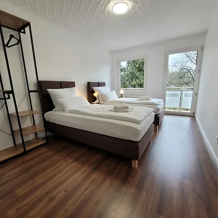 Pausiert Berghof Woerner Schwarzwaldstube Netflix Balkon Apartment